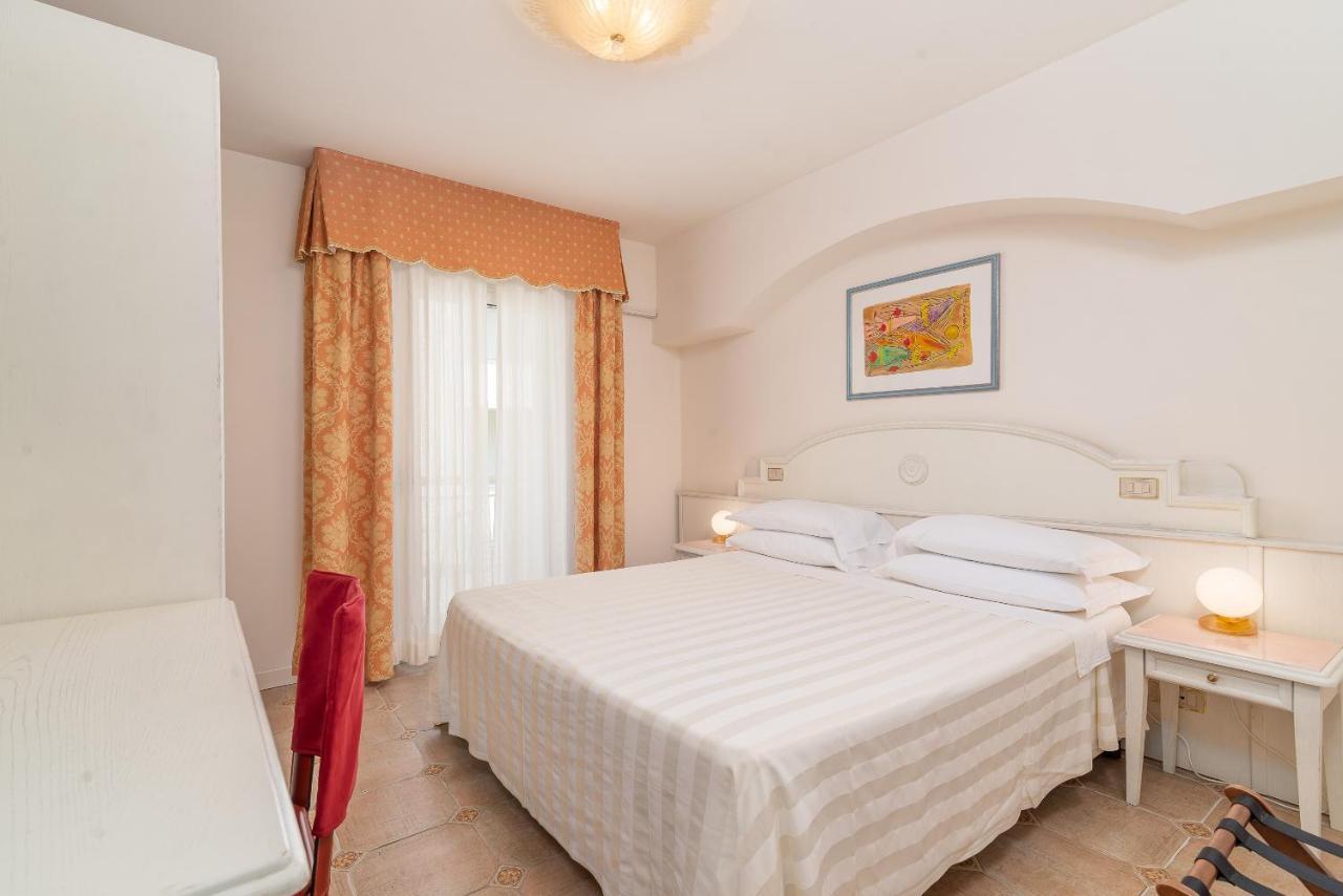Universal Hotel Cervia Exteriör bild