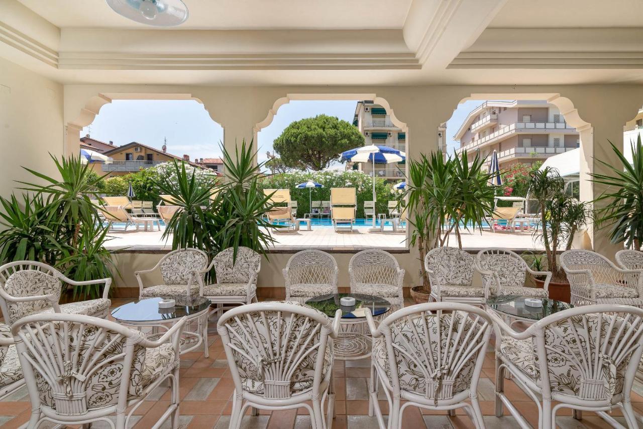 Universal Hotel Cervia Exteriör bild