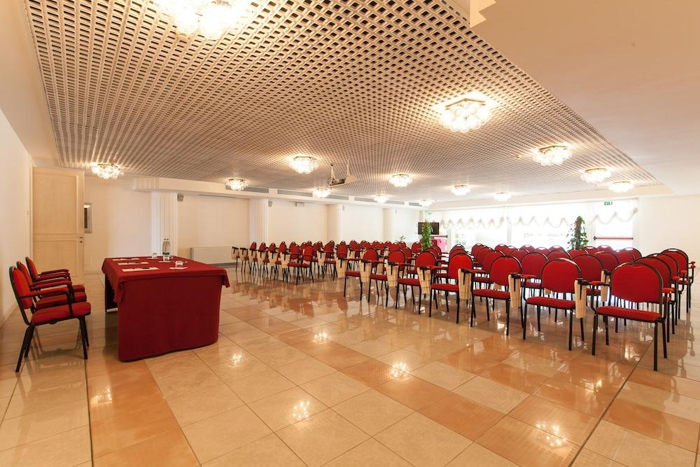 Universal Hotel Cervia Exteriör bild