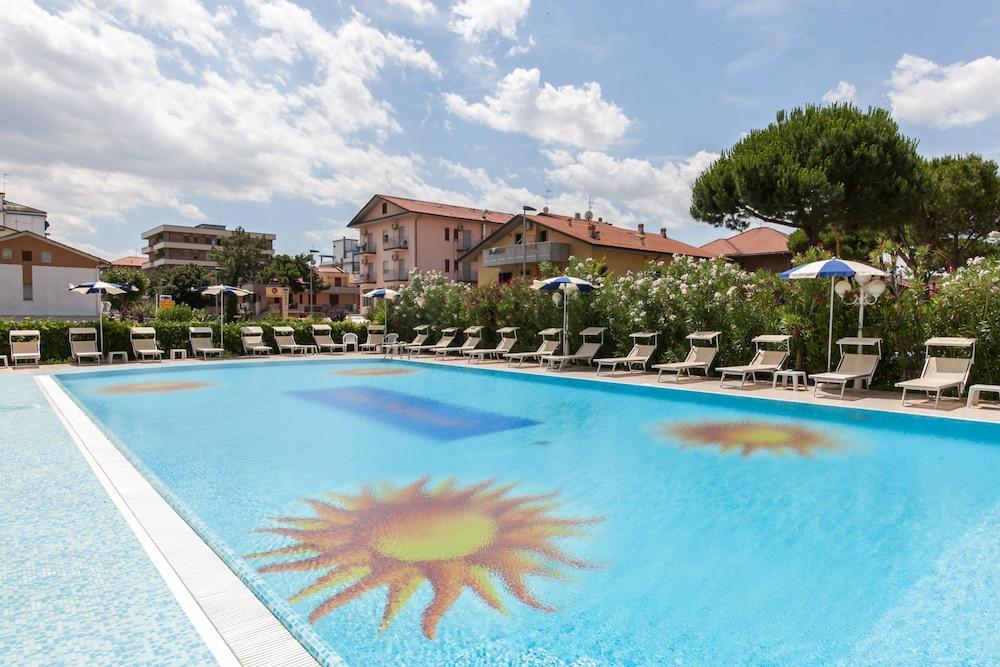 Universal Hotel Cervia Exteriör bild